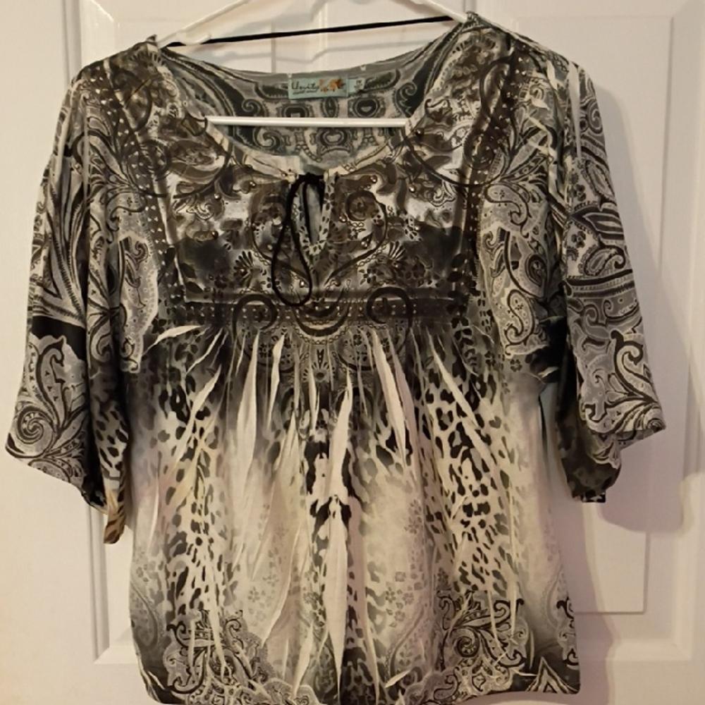 Women's Paisley Black And White Top